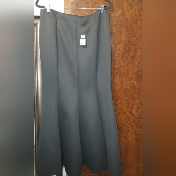 New with tags fit and flare skirt - Picture 3 of 8